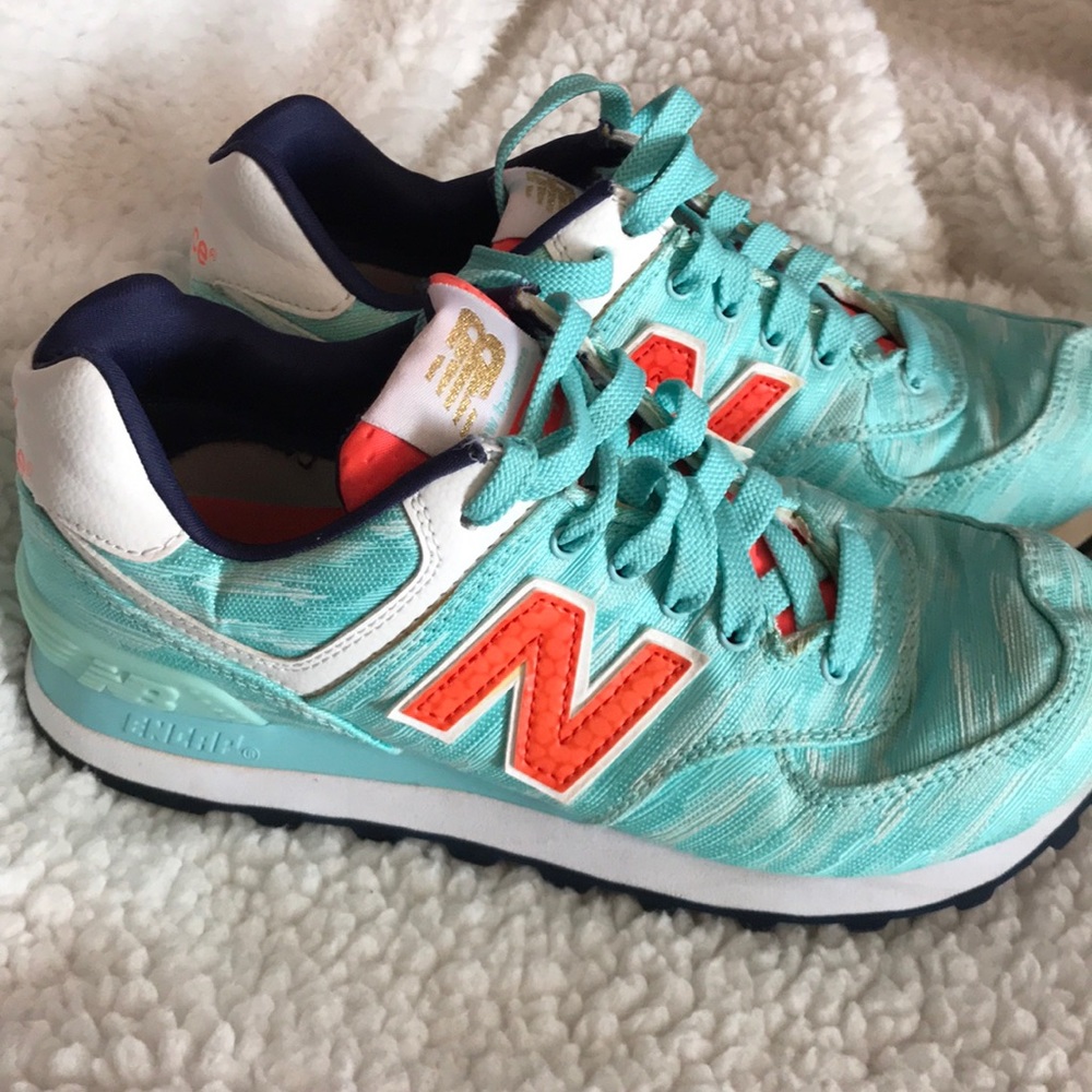 New Balance tennis shoes